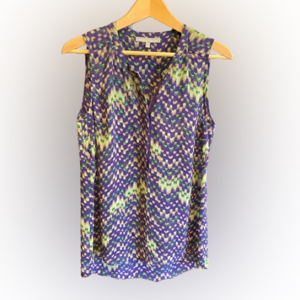 Graphic sleeveless blouse